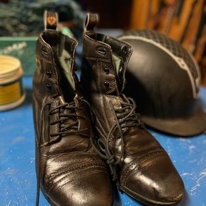 Ariat riding boots. 8.5. Good condition